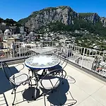 Rooftop Luxury Suite By Caprirooms